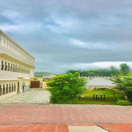 Hotel O The Takhatgarh Resort นาถดวารา ภายนอก รูปภาพ
