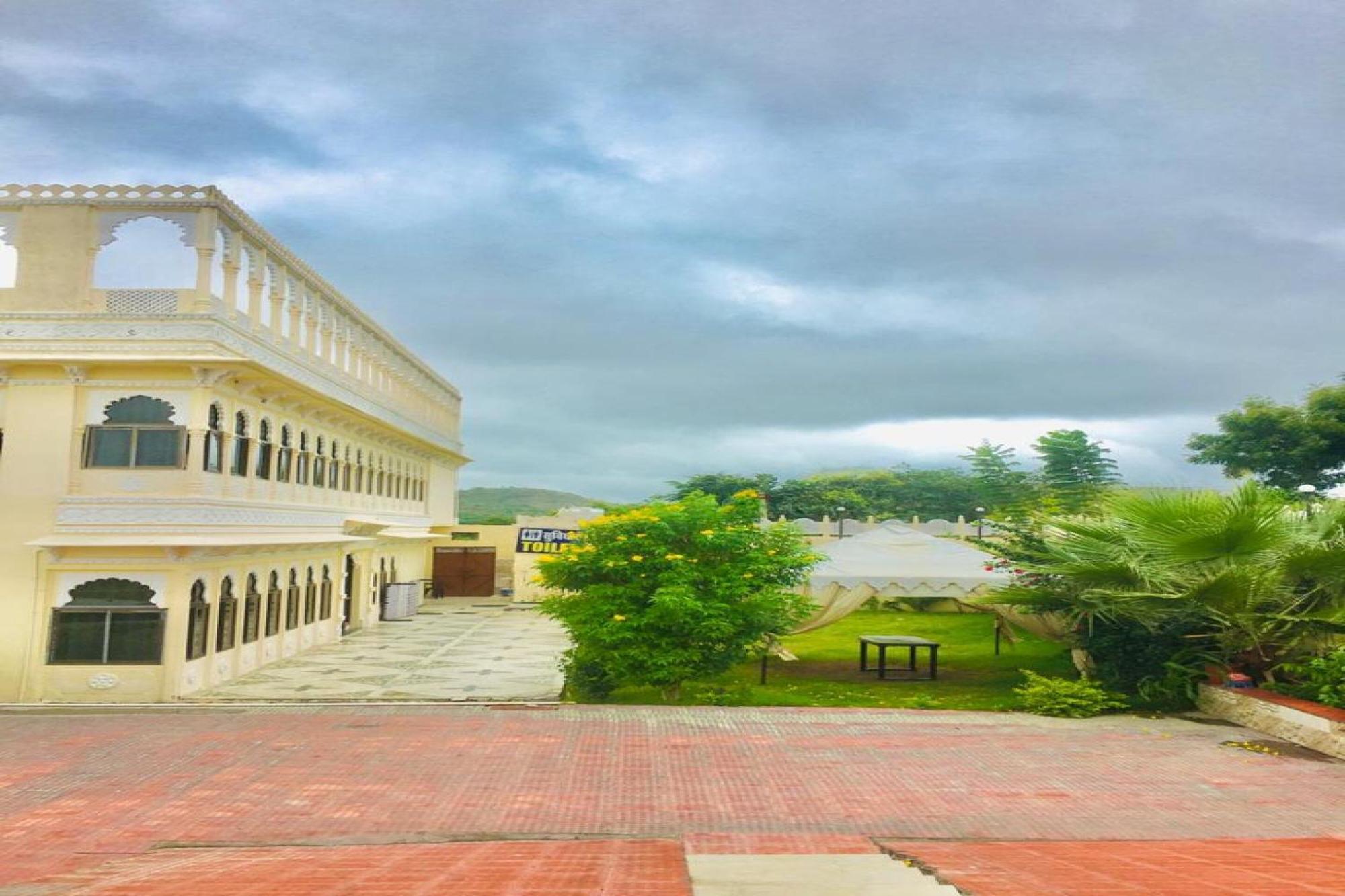 Hotel O The Takhatgarh Resort นาถดวารา ภายนอก รูปภาพ